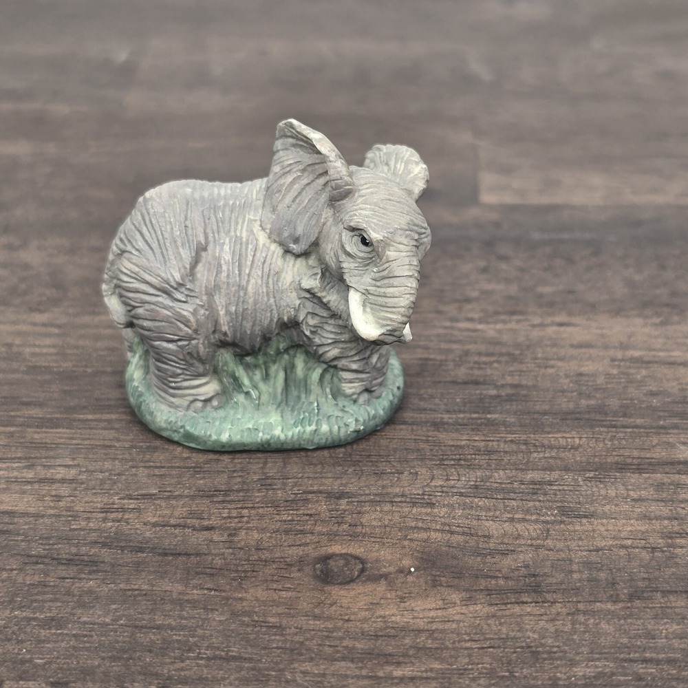 Elephant Figurine Small Mini Collectible Gray Realistic Safari Wildlife‎ Nature